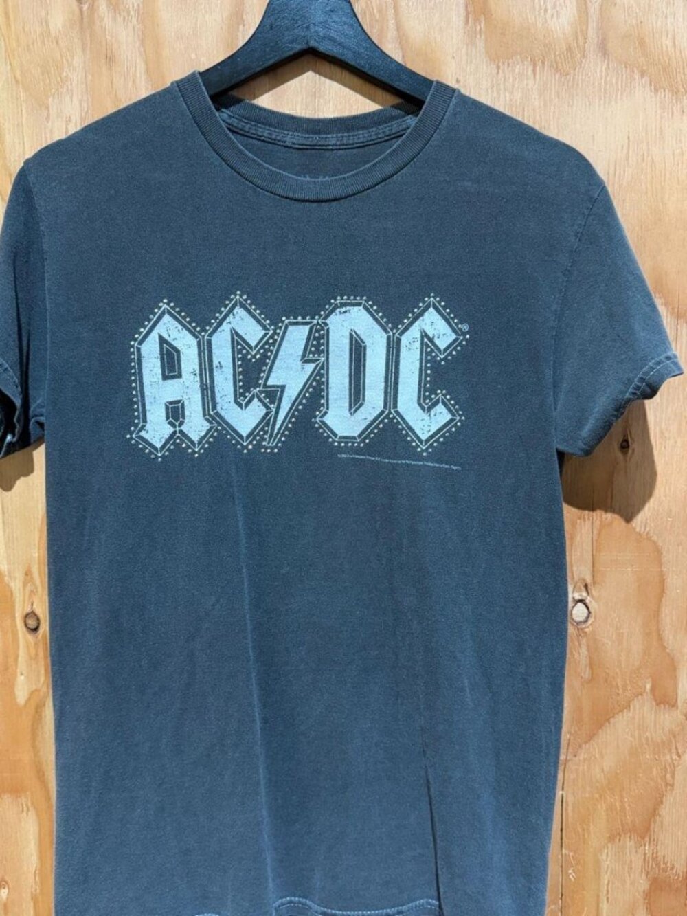 AC/DC Men's Band Tee Charcoal Gray 1977 World Tour Graphic Size XS